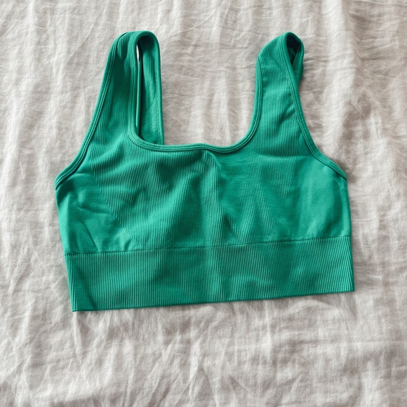 KELLY GREEN TOP - Picture 1 of 3